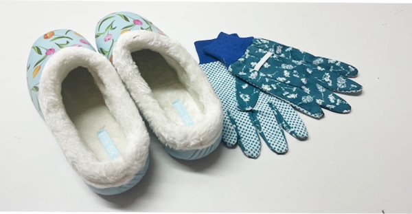 Angro Damen Gartenclogs gefüttert hellblau mit Tulpen mit Gartenhandschuhen 2 teilig