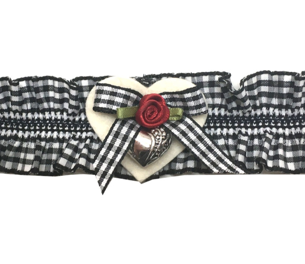 Strumpfband schwarz kariert mit Filzherz und Rose - Kopie