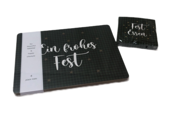 Boltze Tischset 4 er Set 30x40cm mit Spruch ein Frohes Fest mit Korkunterseite Platzsets grün mit Servietten abschwaschbar MDF