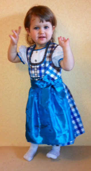 Zauberhaftes blau kariertes Kinderdirndl mit Schürze und Bluse - Kopie