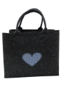 Filztasche dunkelgrau mit blau kariertem Herz und Henkel